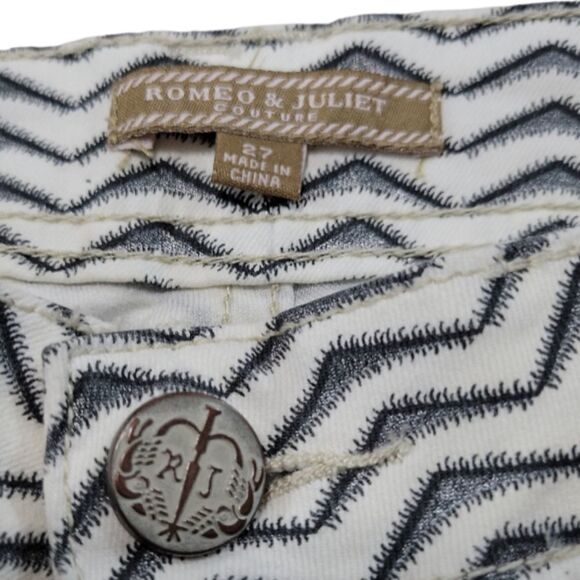 Romeo & Juliet Couture Jeans Size 27  29"W x 28.5"L Women's Skinny Jeans Stretch - Picture 5 of 6